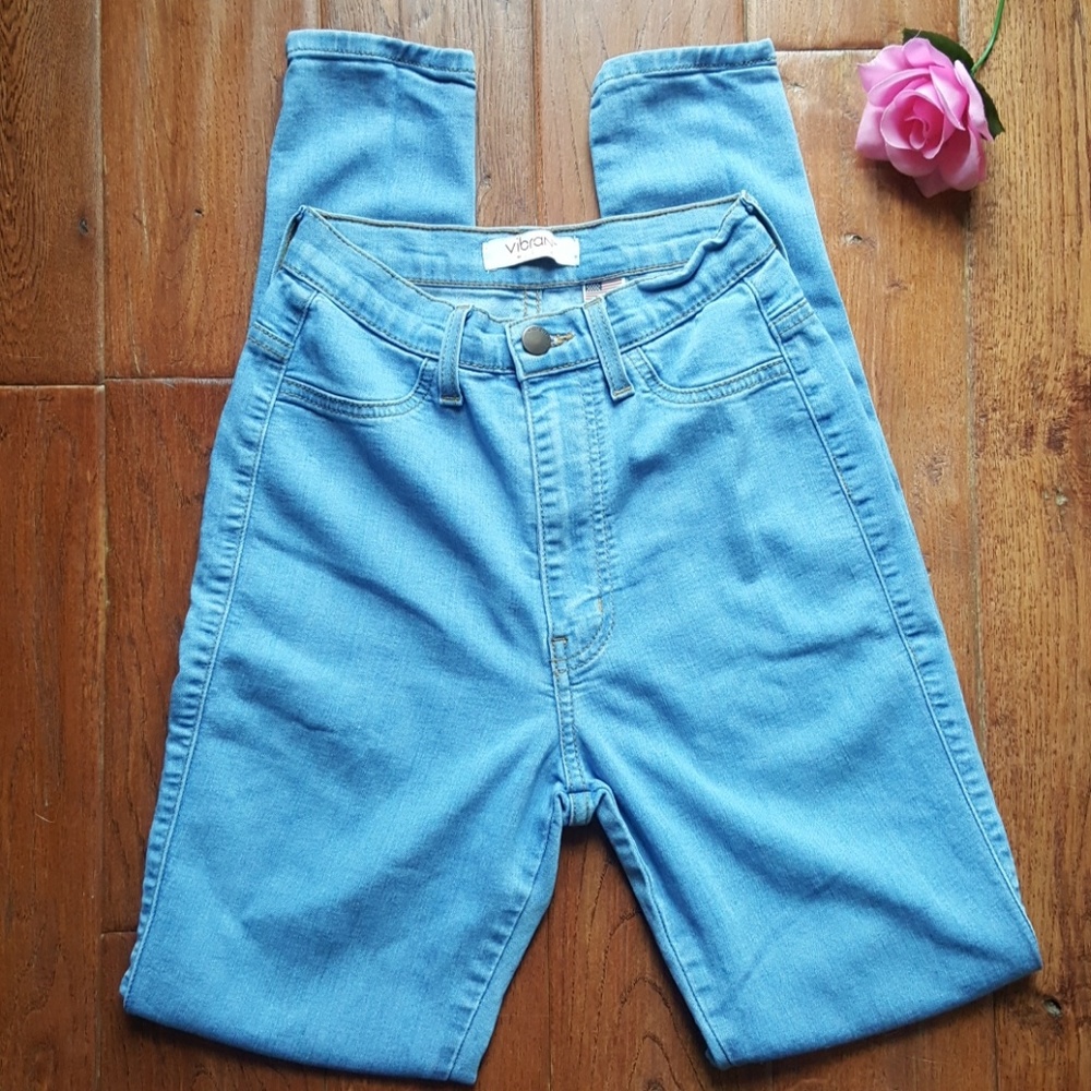 High-waisted skinny curve accenting Jeans